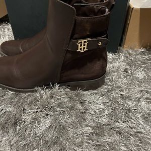 Brown leather and suede Tommy Hilfiger booties